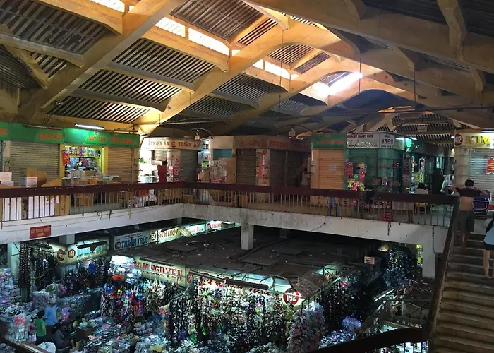Lunaria Maison - Local Market Corner